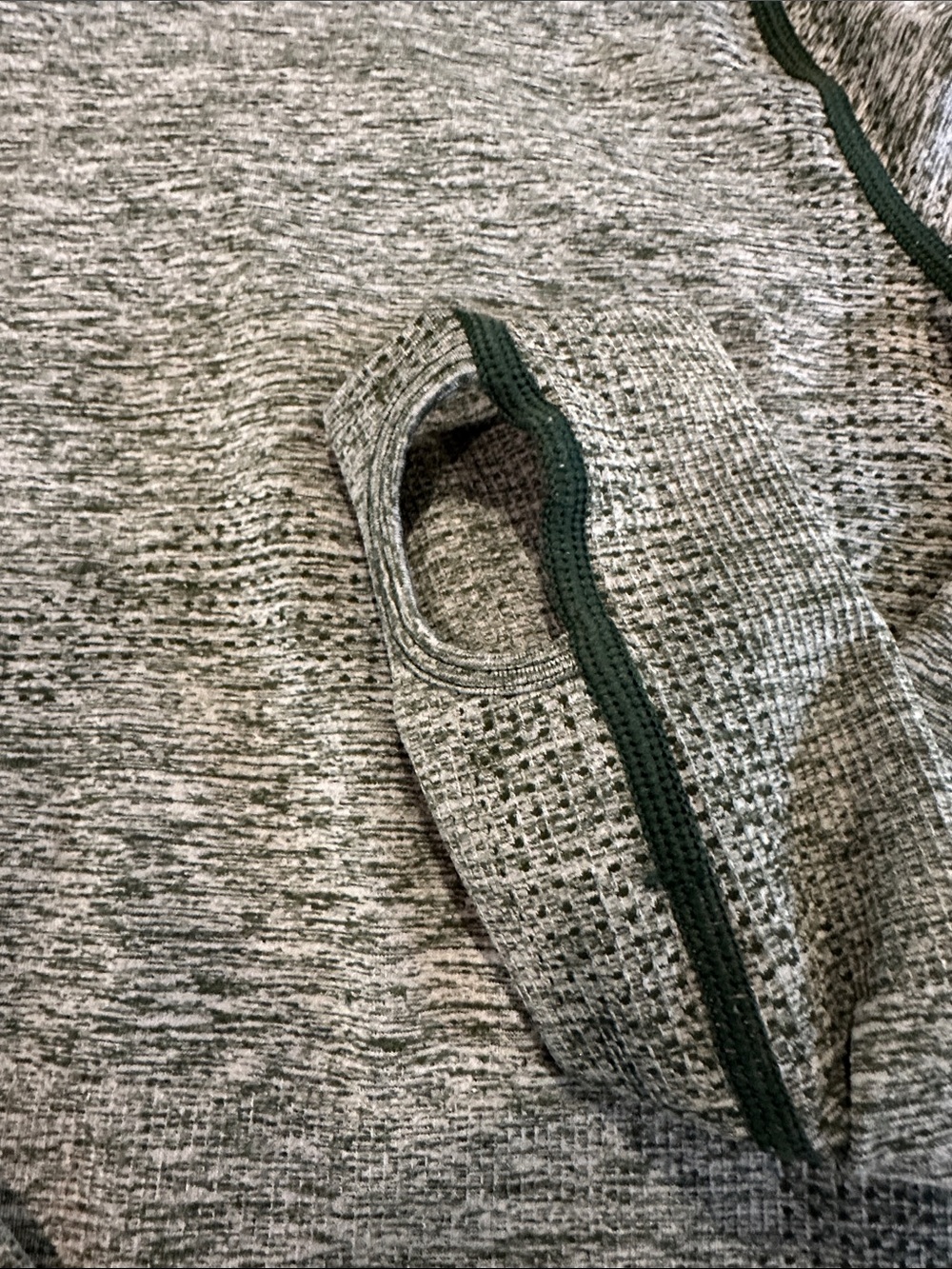 Women's Green Long-Sleeve Seamless Crew Sweater - Picture 3 of 6